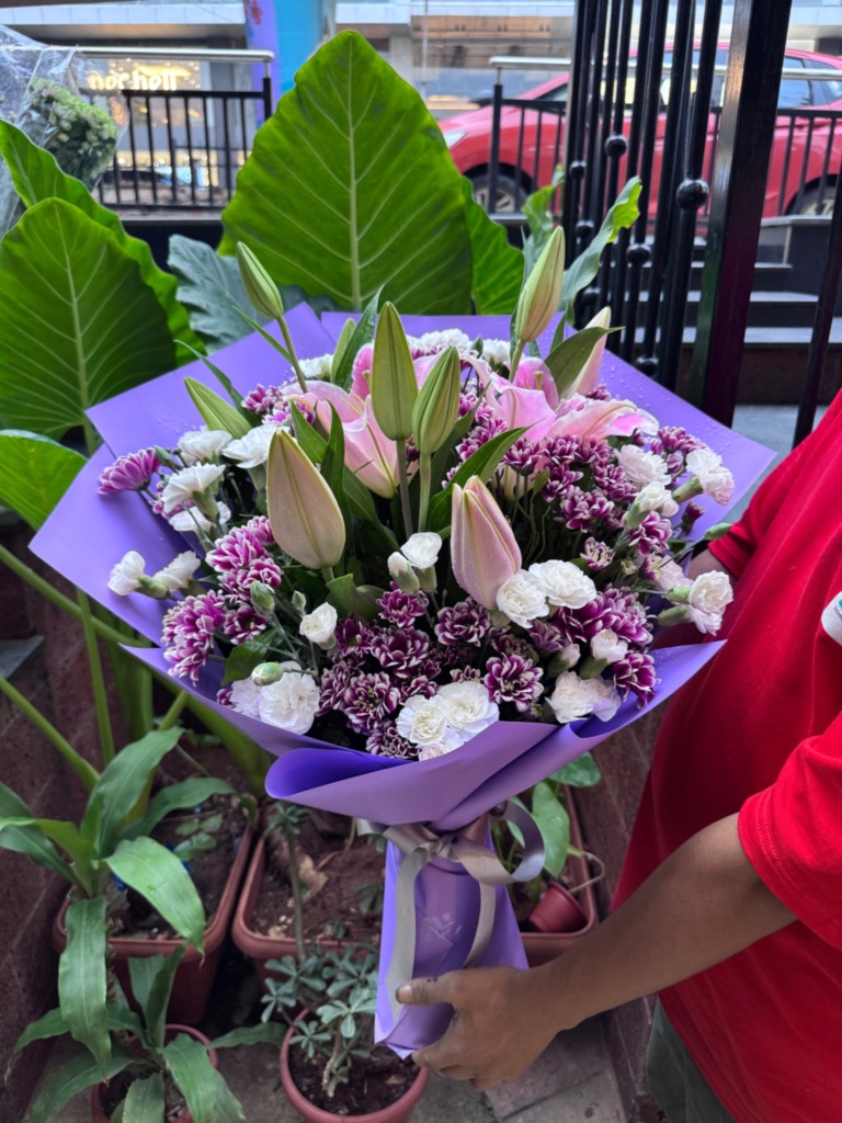 Flowerama bouquet in the studio